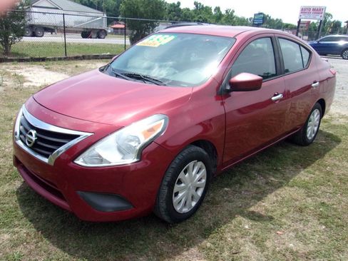 Used 2017 Nissan Versa SV FWD image 3