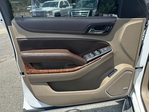 Used 2016 Chevrolet Suburban LTZ RWD image 8