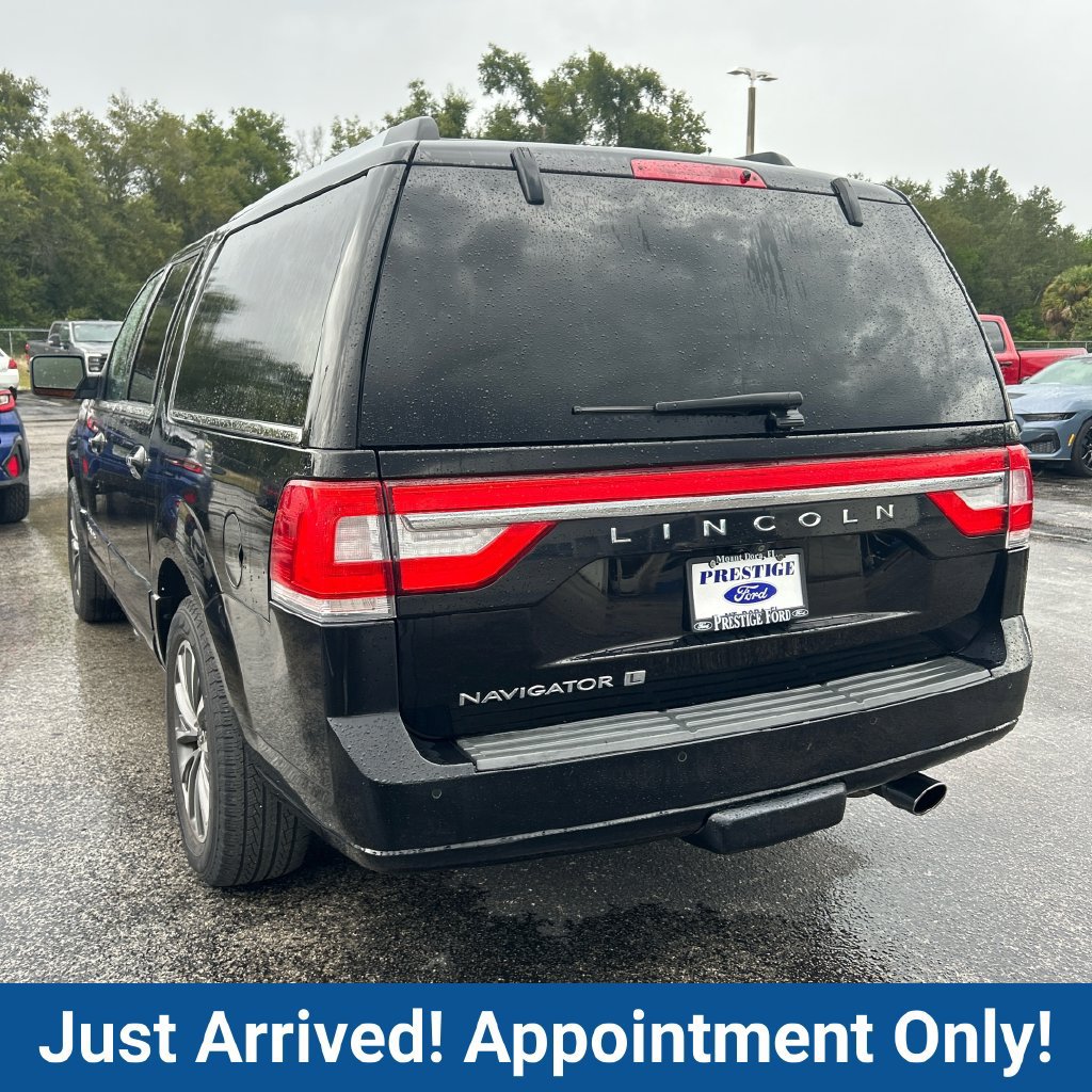 Used 2017 Lincoln Navigator L Select RWD image 5