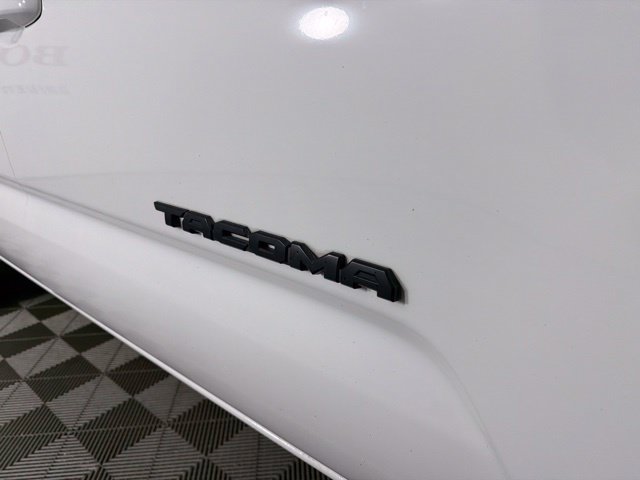 Used 2022 Toyota Tacoma SR5 AWD/4WD image 18
