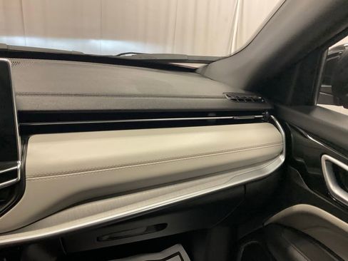 Used 2025 Jeep Compass Limited image 29