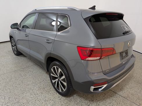 Used 2022 Volkswagen Taos SE FWD image 5