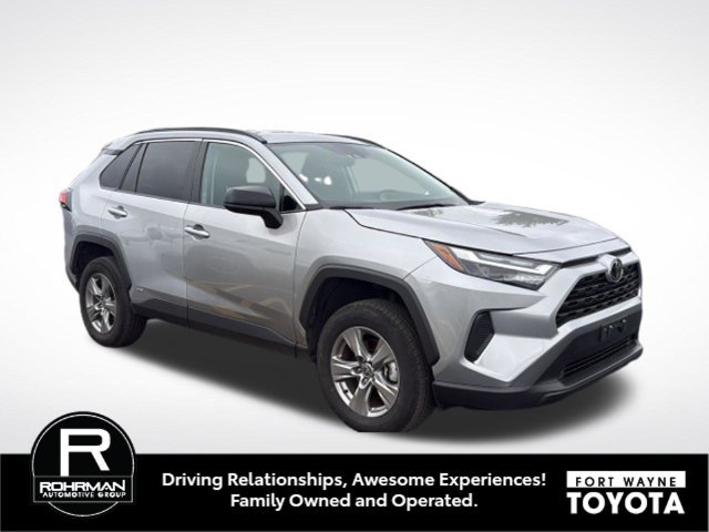 Used 2025 Toyota RAV4 LE AWD/4WD image 9