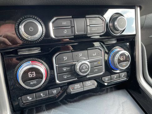 Used 2022 GMC Yukon Denali AWD/4WD image 30