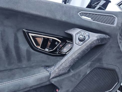 Used 2019 Lamborghini Huracan Performante image 17