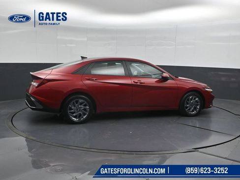 Used 2024 Hyundai Elantra SEL FWD image 3