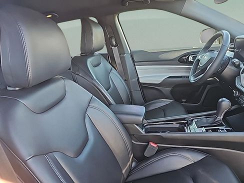 Used 2025 Jeep Compass Limited image 35