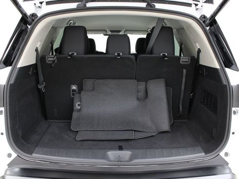Used 2026 Nissan Pathfinder SV FWD image 29