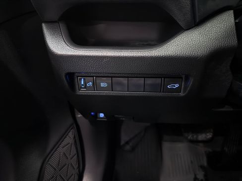 Used 2021 Toyota RAV4 SE image 21