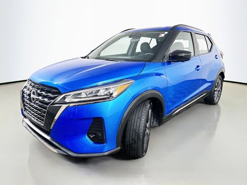 Used 2024 Nissan Kicks SR FWD image 3