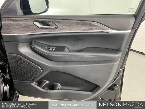 Used 2024 Jeep Grand Cherokee L Limited RWD image 21