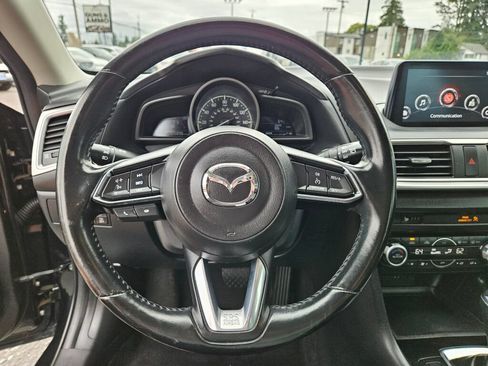 Used 2018 MAZDA MAZDA3 Touring FWD image 19