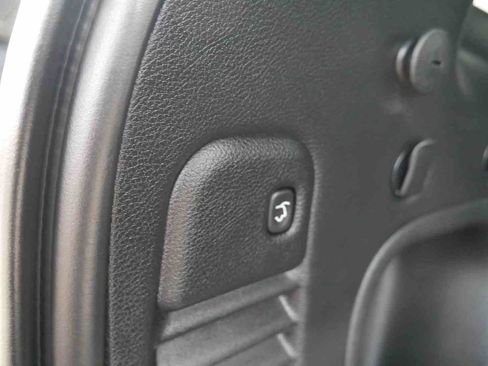 Used 2022 Jeep Grand Cherokee Altitude AWD/4WD image 11