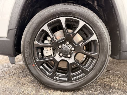 Used 2025 Jeep Compass Latitude w/ Altitude Special Edition image 9