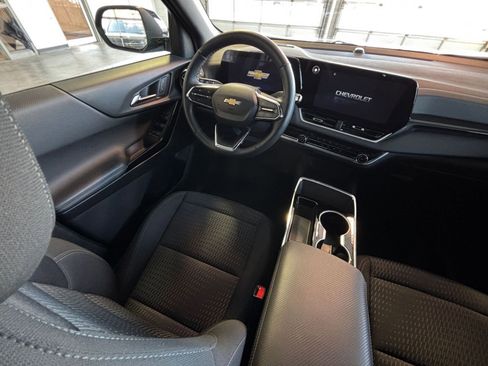 Used 2025 Chevrolet Equinox LT image 38