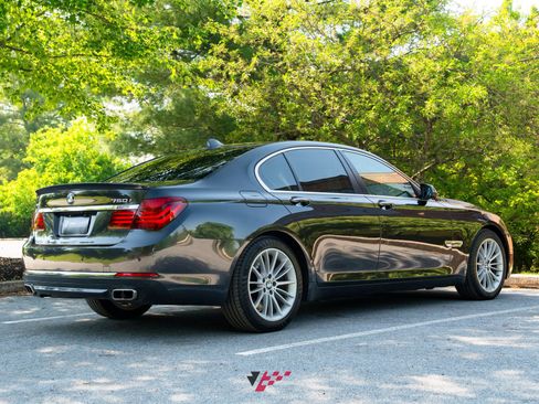 Used 2013 BMW 750i xDrive AWD/4WD image 38