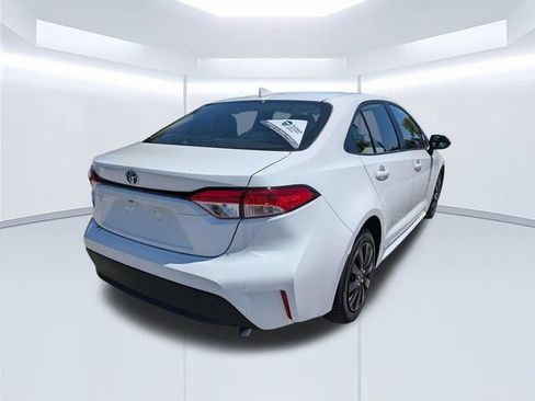Used 2025 Toyota Corolla LE FWD image 4