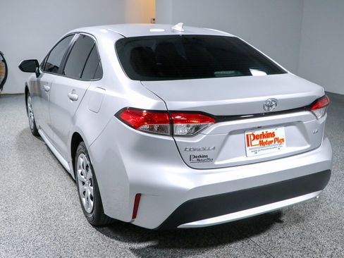 Used 2023 Toyota Corolla LE FWD image 9