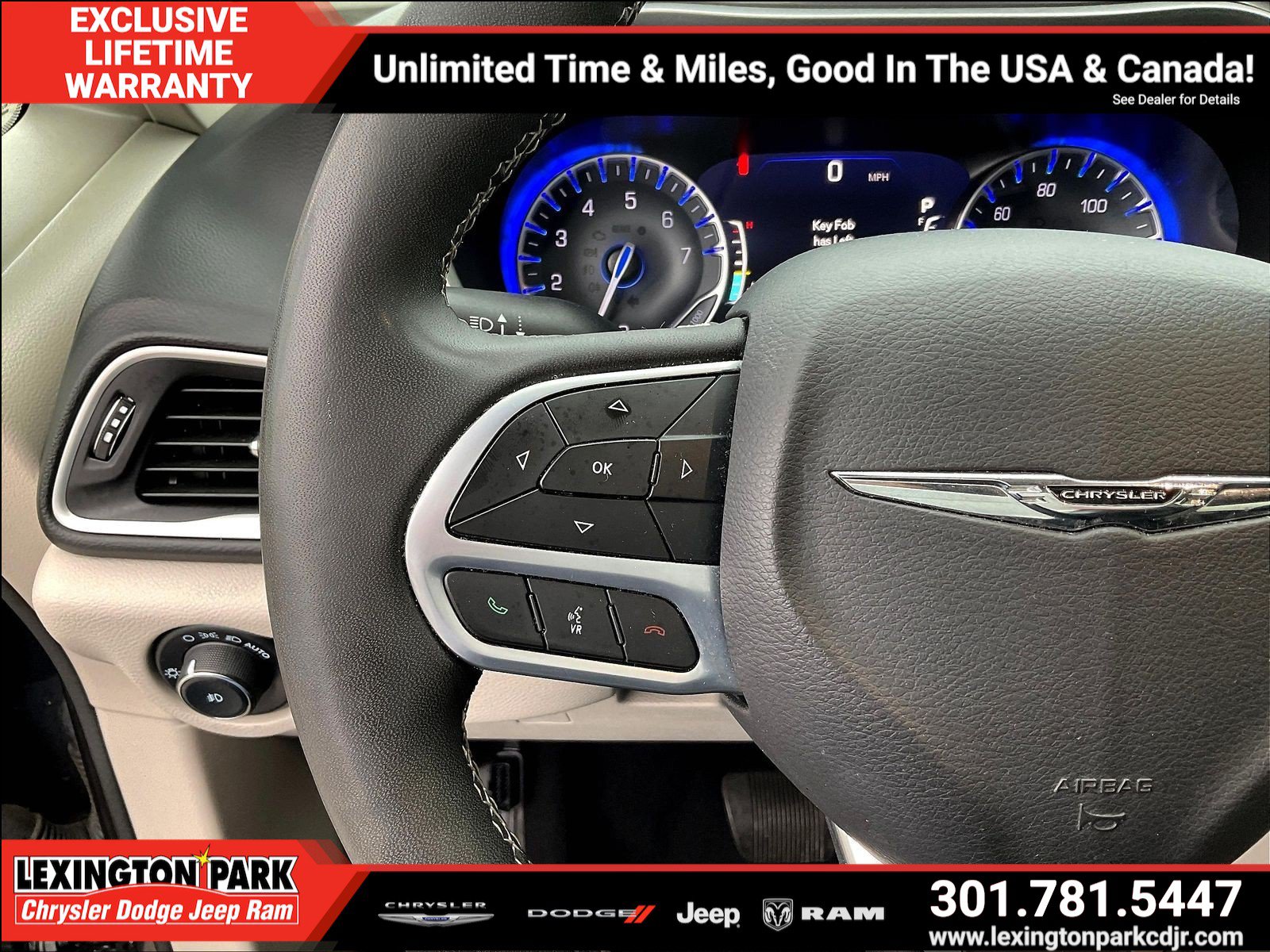 Used 2023 Chrysler Pacifica Touring-L FWD image 11