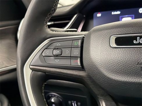 Used 2023 Jeep Grand Cherokee Limited w/ Black Appearance Package image 24