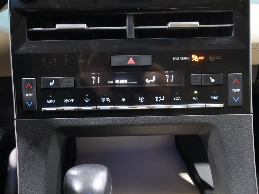 Used 2021 Toyota Avalon XLE w/ Carpet Mat Package (TMS) FWD image 29