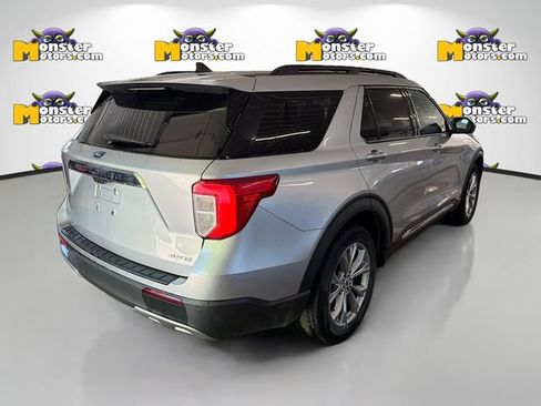 Used 2023 Ford Explorer XLT AWD/4WD image 4