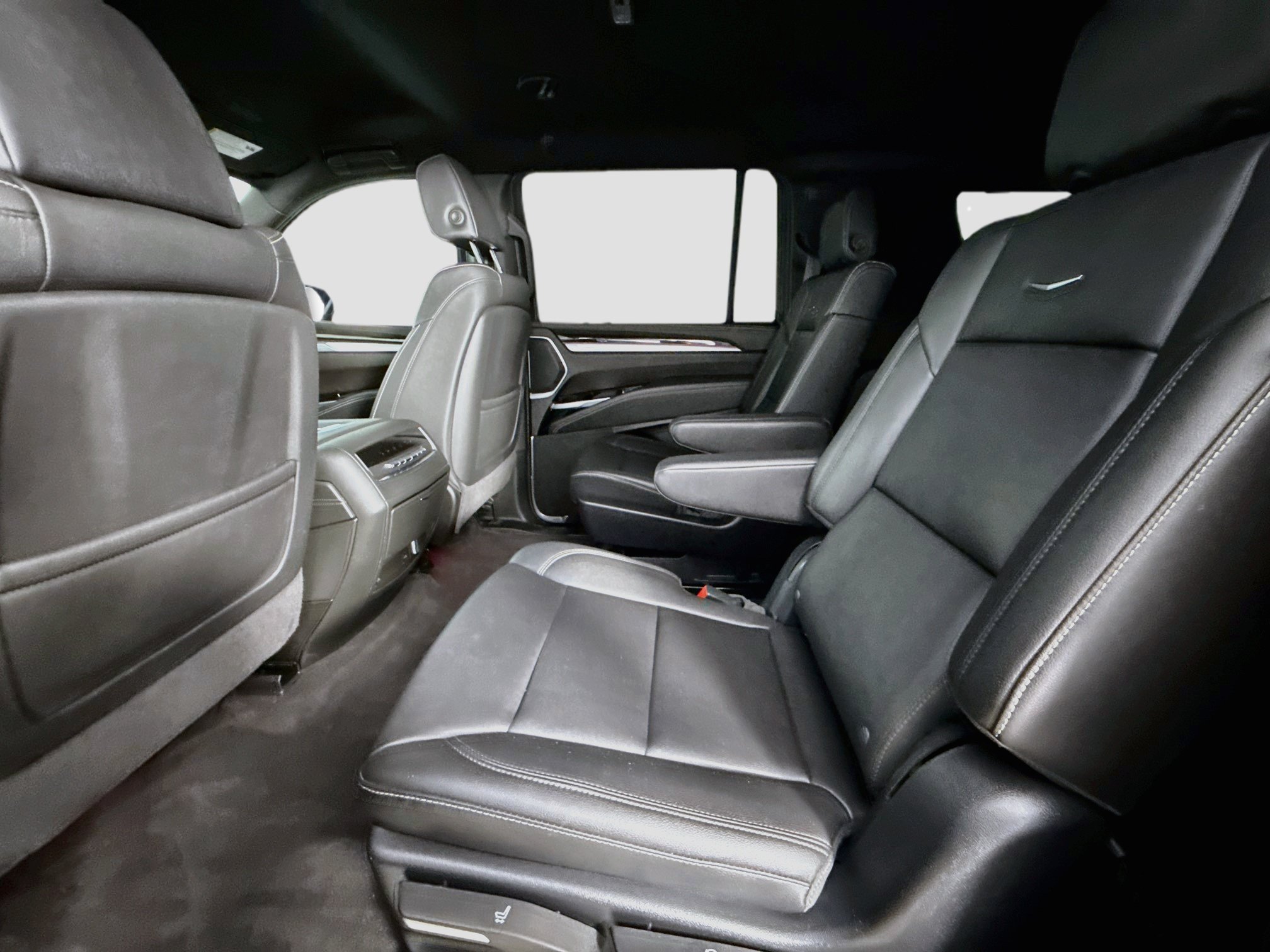 Used 2025 Cadillac Escalade ESV Luxury RWD image 26