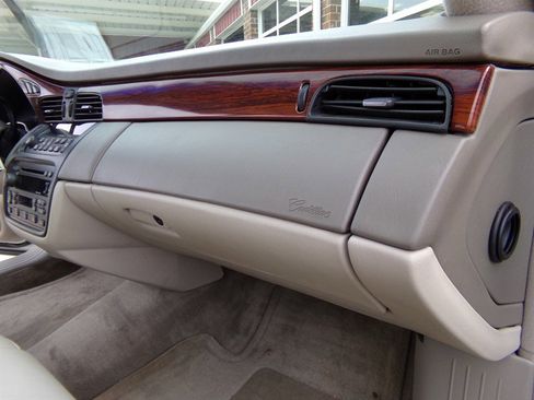 Used 2003 Cadillac De Ville Sedan w/ Comfort & Convenience Package image 36