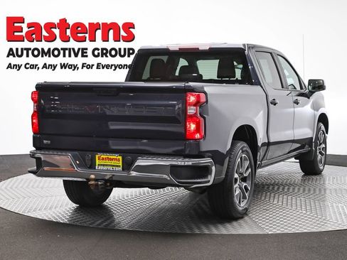 Used 2022 Chevrolet Silverado 1500 LT AWD/4WD image 5