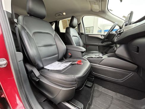 Used 2021 Ford Escape SEL image 18