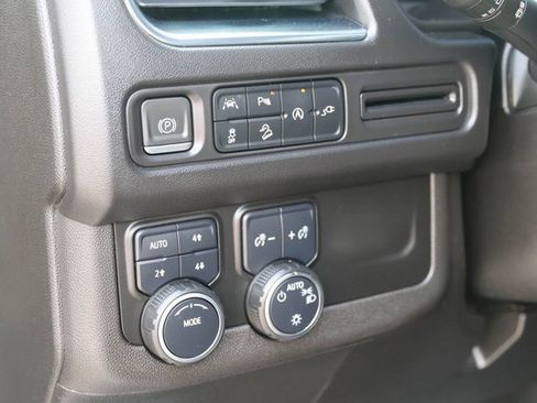 Used 2022 Chevrolet Suburban Z71 image 12