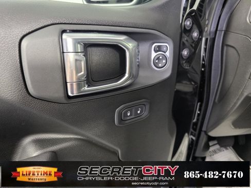 New 2025 Jeep Gladiator Sport image 12