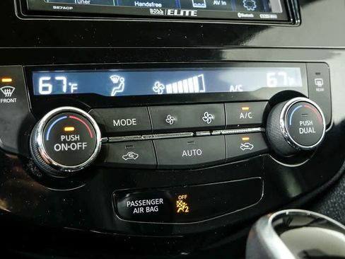 Used 2017 Nissan Rogue SV AWD/4WD image 15