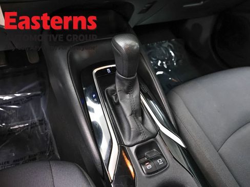 Used 2021 Toyota Corolla LE FWD image 12