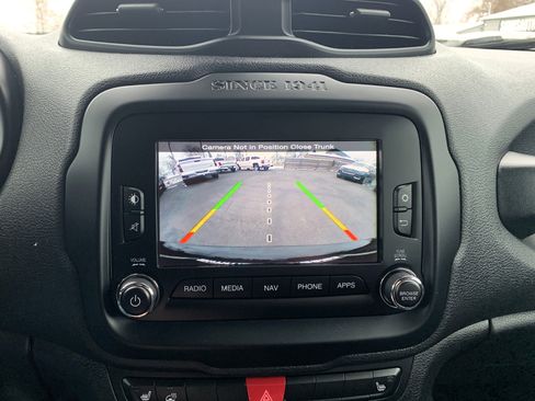 Used 2017 Jeep Renegade Limited image 23