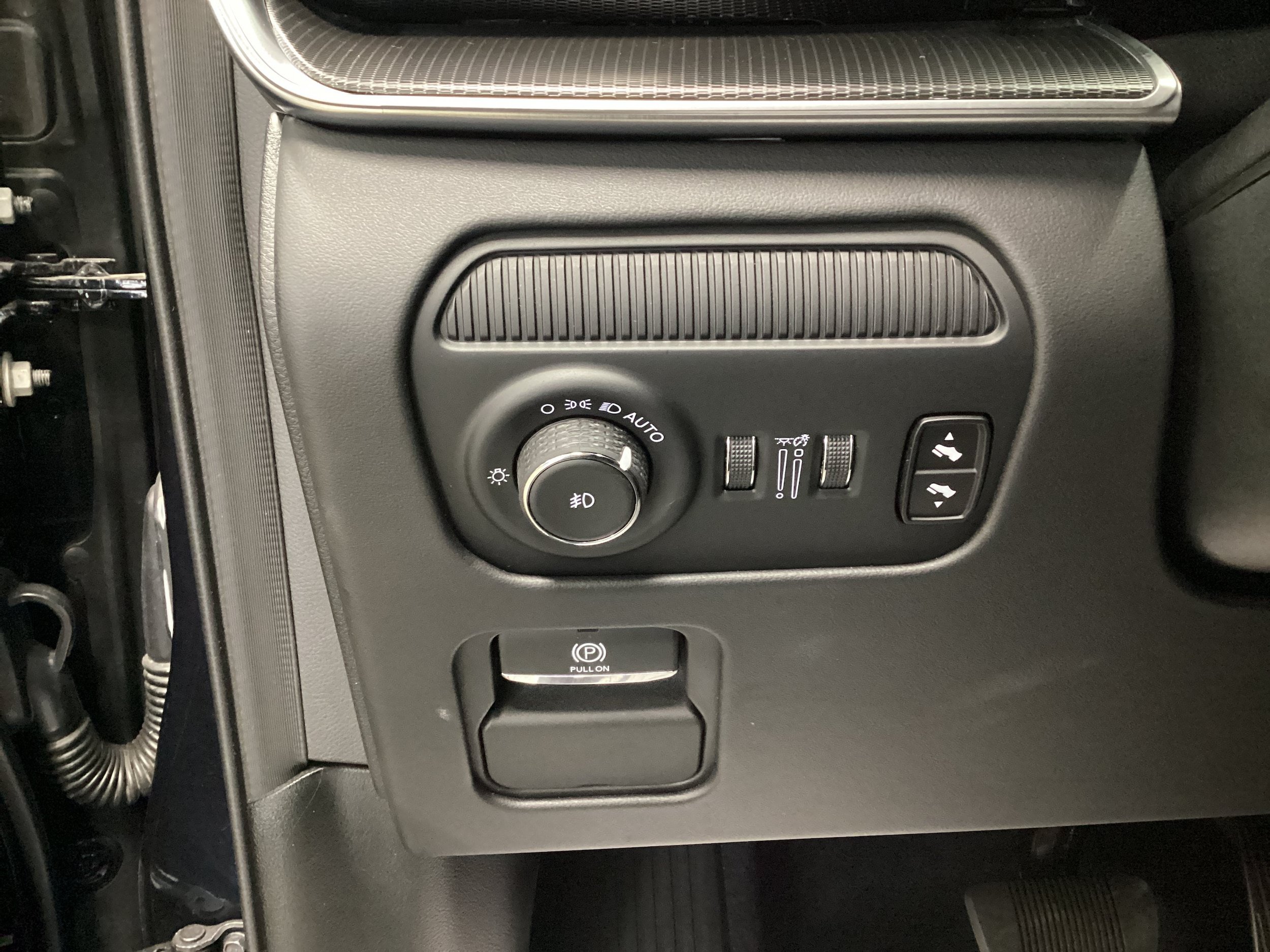 Used 2025 Jeep Grand Wagoneer Series III w/ Rear Seat Video Group 1 AWD/4WD image 24