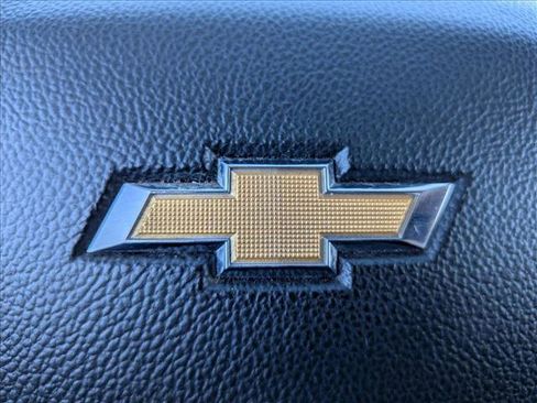 Used 2021 Chevrolet Traverse LT image 28