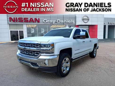 Used 2018 Chevrolet Silverado 1500 LTZ AWD/4WD image 3