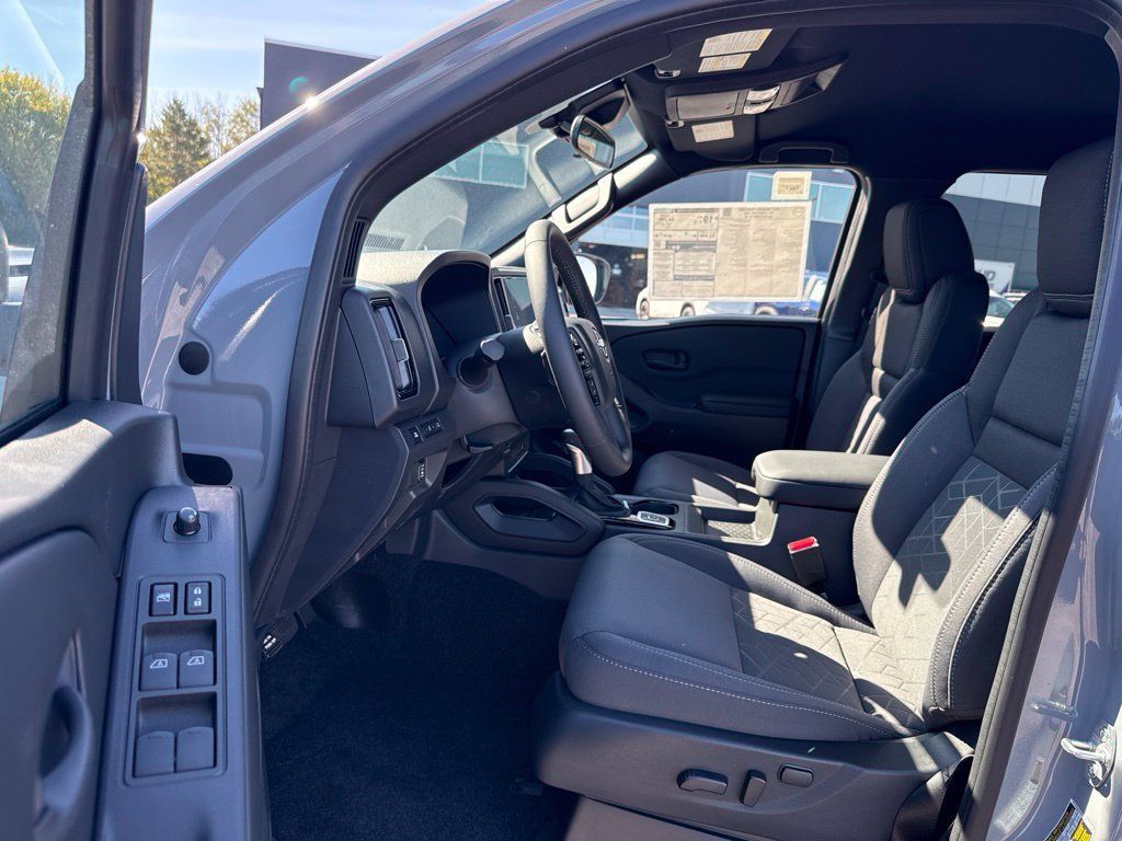 New 2027 Nissan Frontier SV w/ SV Convenience Package AWD/4WD image 4