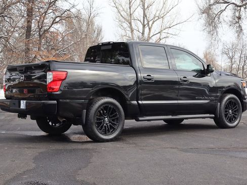 Used 2018 Nissan Titan SV w/ SV Convenience Package image 5