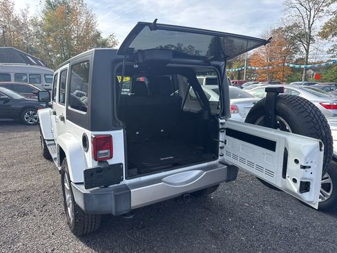 Used 2017 Jeep Wrangler Unlimited Sahara w/ Connectivity Group image 35