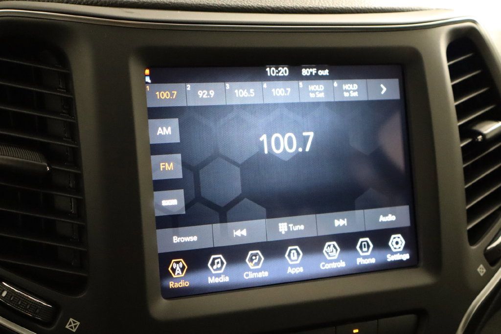 Used 2022 Jeep Cherokee Latitude w/ Trailer Tow Group AWD/4WD image 29