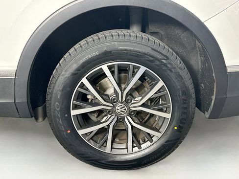 Used 2018 Volkswagen Tiguan SE FWD image 11