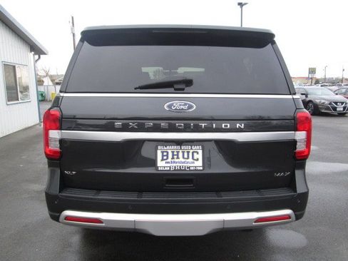 Used 2023 Ford Expedition Max XLT image 4