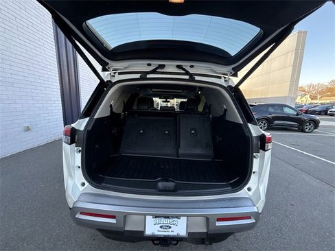 Used 2024 Nissan Pathfinder Platinum w/ Cargo Package image 20