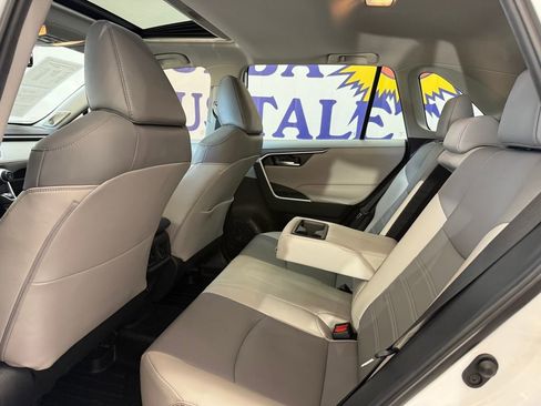 Used 2019 Toyota RAV4 XLE Premium image 17