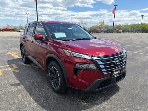 Used 2025 Nissan Rogue SV FWD image 8