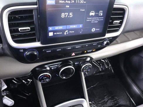Used 2021 Hyundai Venue SEL FWD image 15