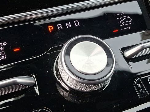 Used 2024 Jeep Grand Cherokee L Overland w/ Luxury Tech Group IV image 14