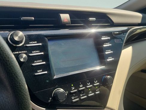Used 2019 Toyota Camry LE FWD image 16